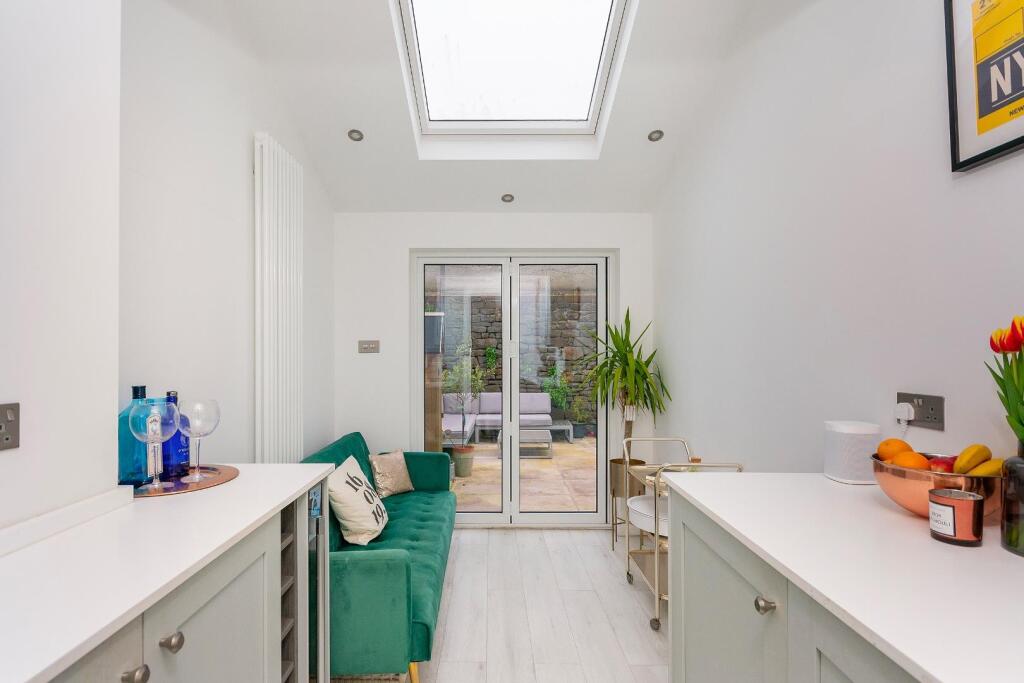 1G5SBR - Kitchen C.jpg