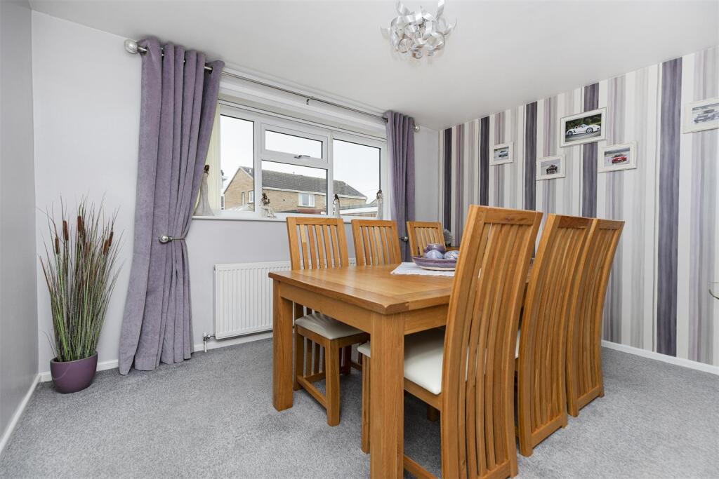 Bramleys Estate Agents - Elm Court - Kirkburton (2