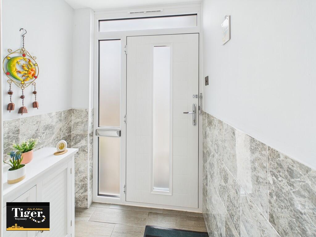 CAM02176G0-PR0552...