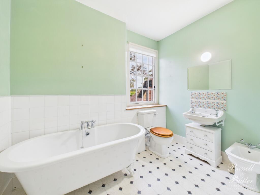 CAM02127G0-PR0350-STILL035