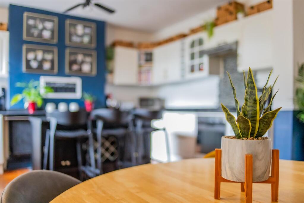 Ambleside Avenue 7-31.jpg