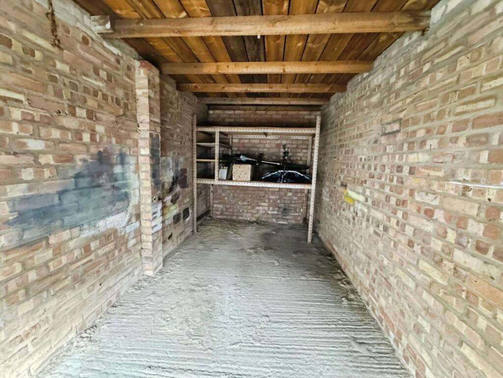 da65cf8f-Garage 20Inside.jpg