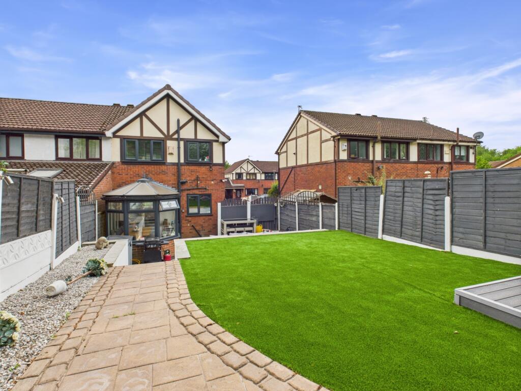 CAM03729G0-PR0054-STILL015