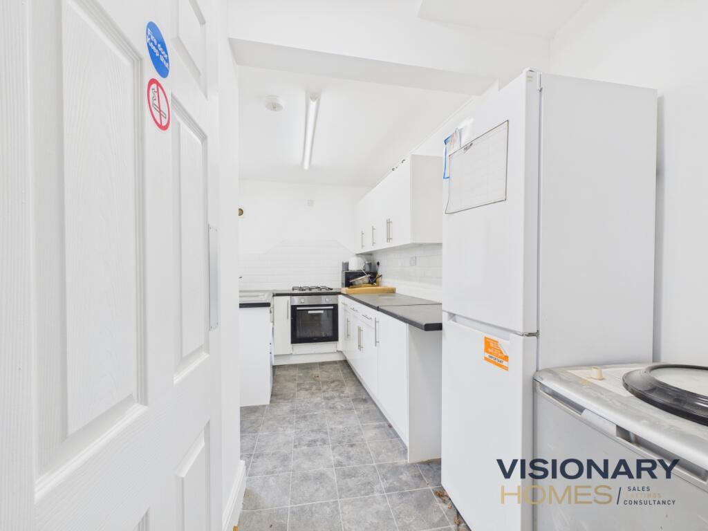 CAM03522G0-PR0219-STILL008