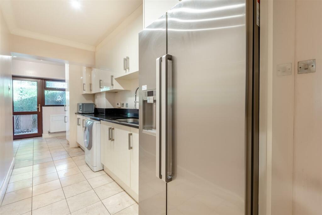 8539729-interior12.jpg