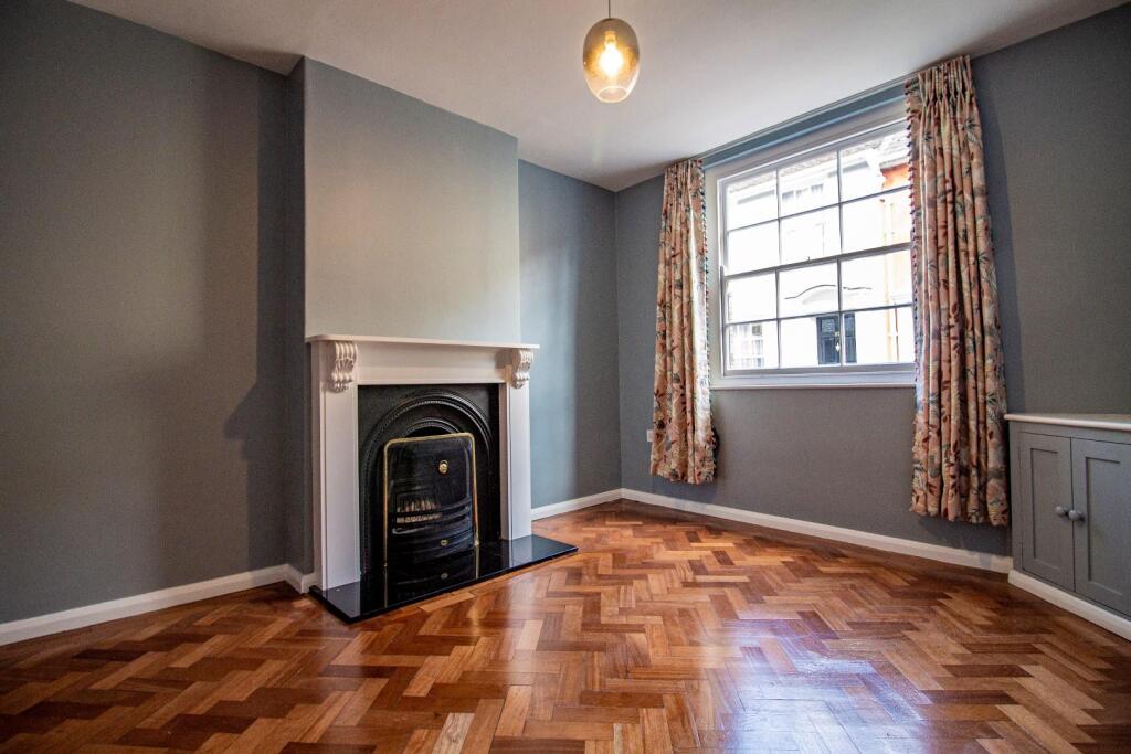 60 Guildhall Street, BSE [Living Room] 02.jpg