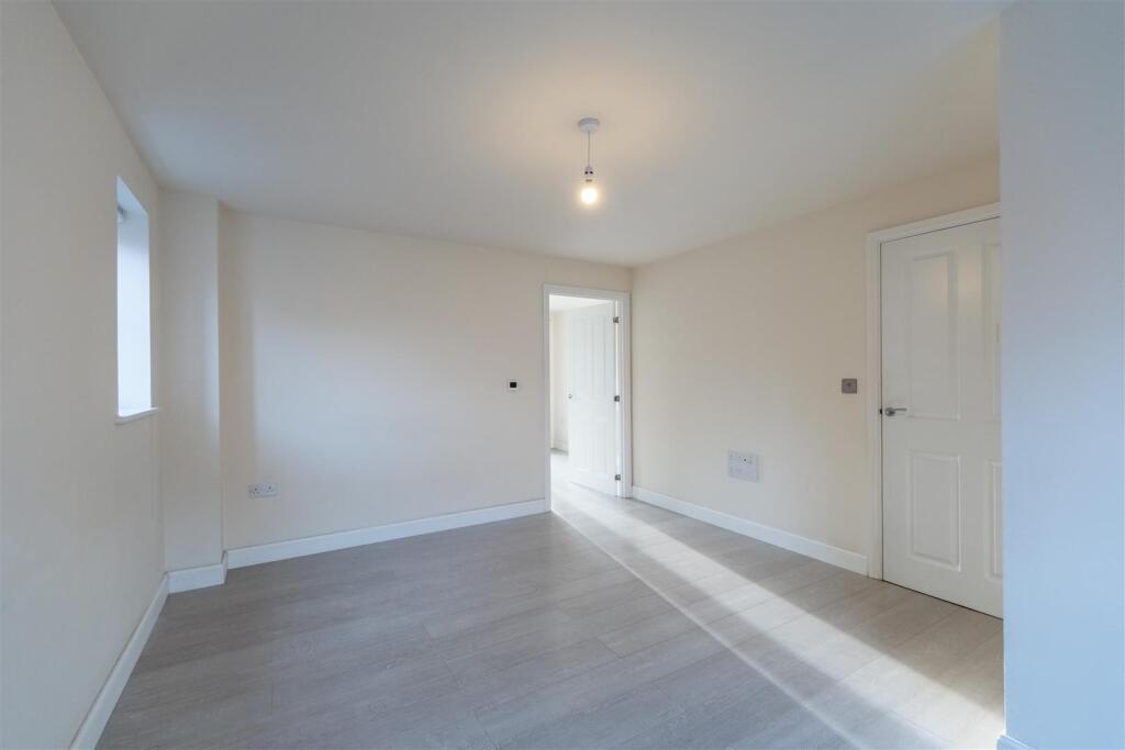 3 Dahlia Crescent-008.jpg