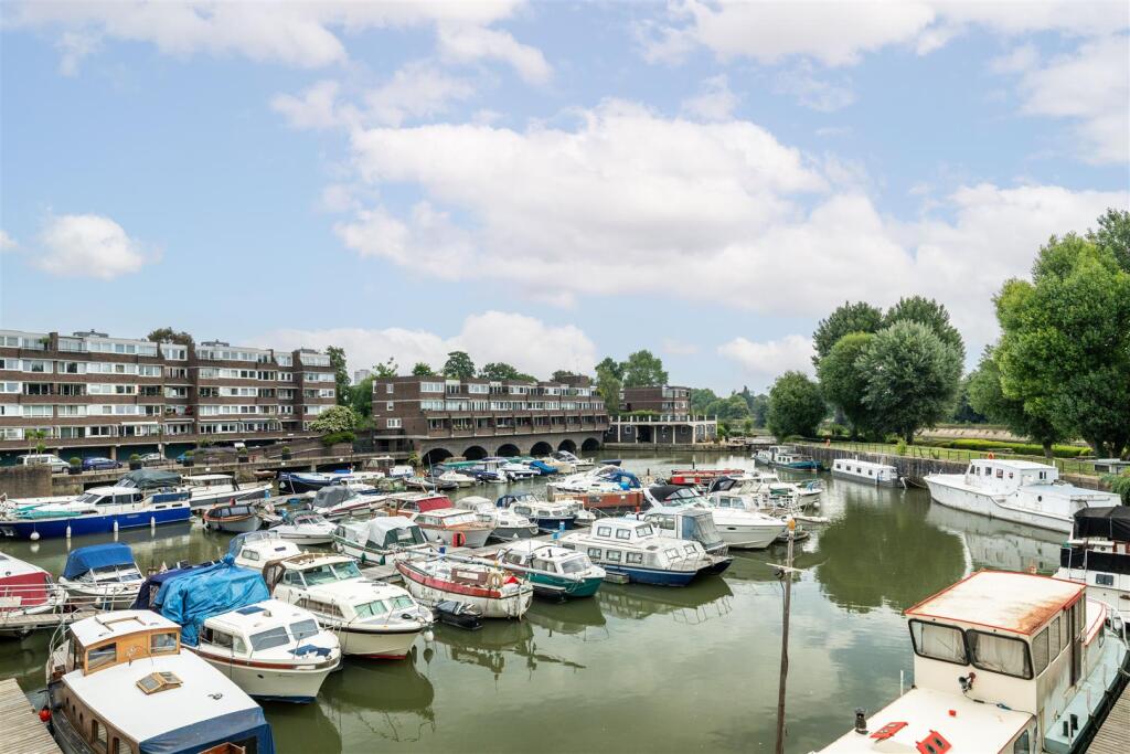 16 Otho Court-27.jpg