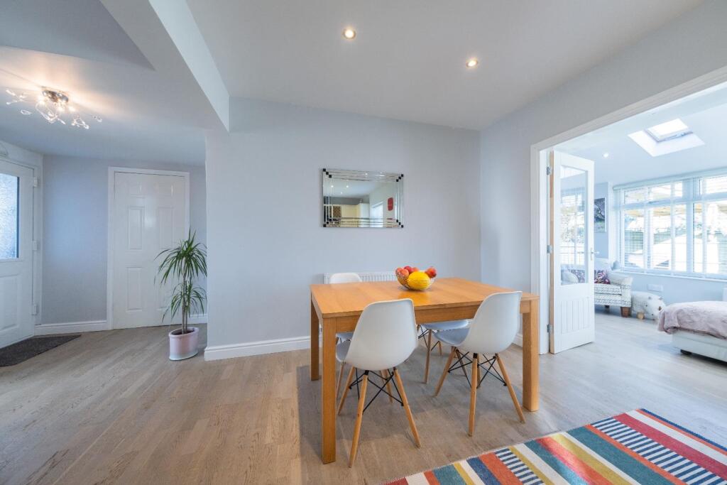 27 Hockenhull Crescent-019.jpg