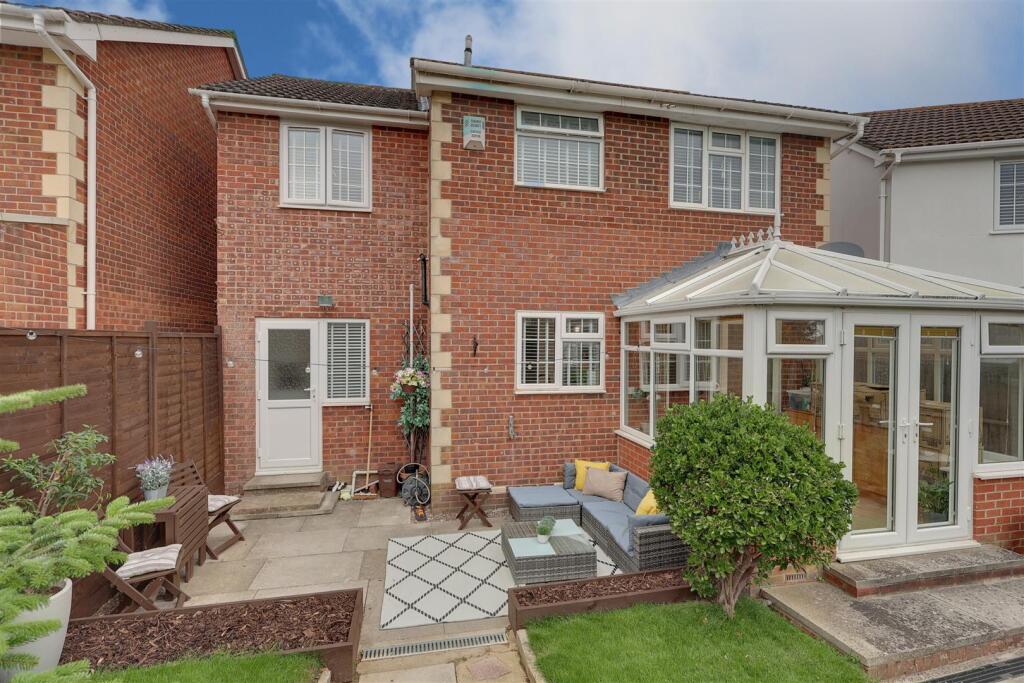 27 Fosse Close rear photo.jpg