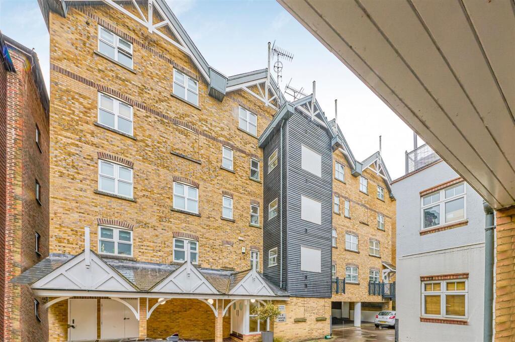 James_Anderson_-_Capatus_House__Mortlake_High_Stre