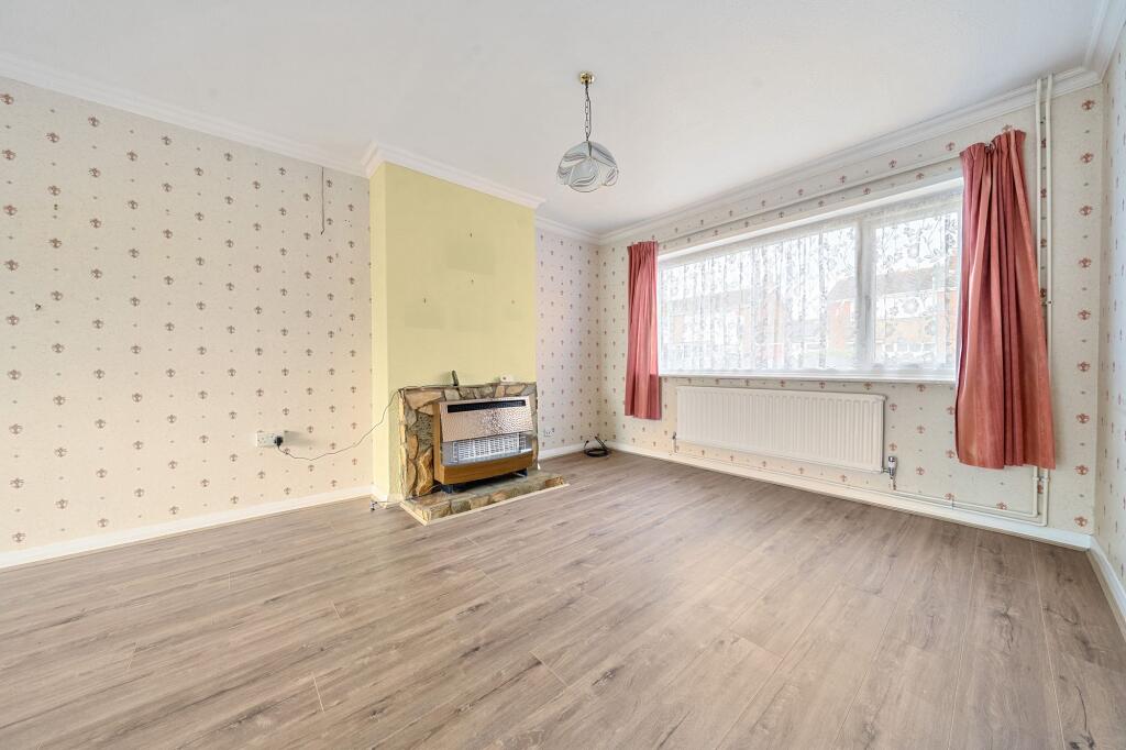 Living Room/Dining Room (2)