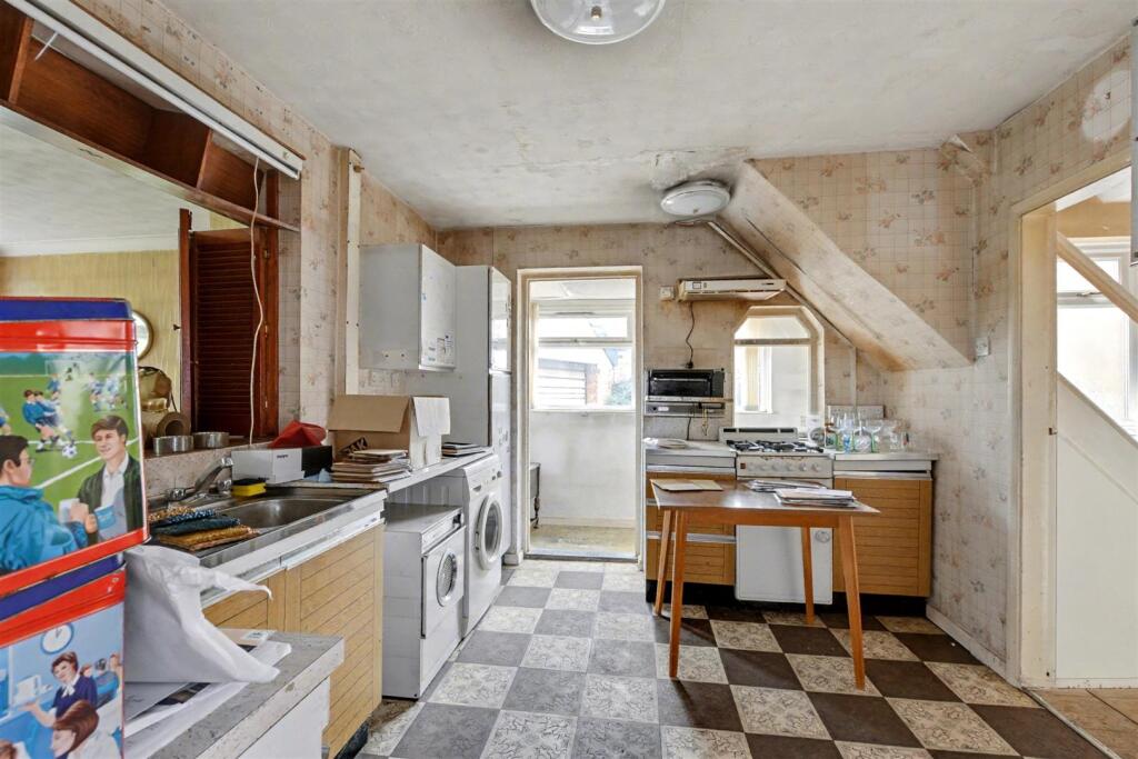 Kitchen_2.jpeg