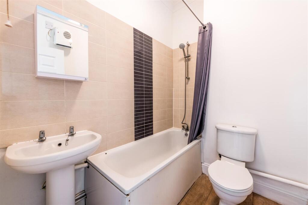 Flat 2, 35 Queens Park Road-11.jpg