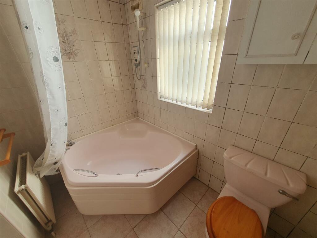 BATHROOM/W.C