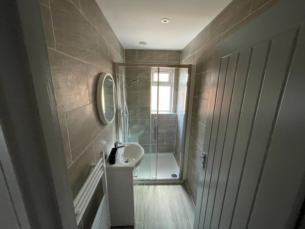 upload_49_marlborough_close_bathroom_3_615817af...