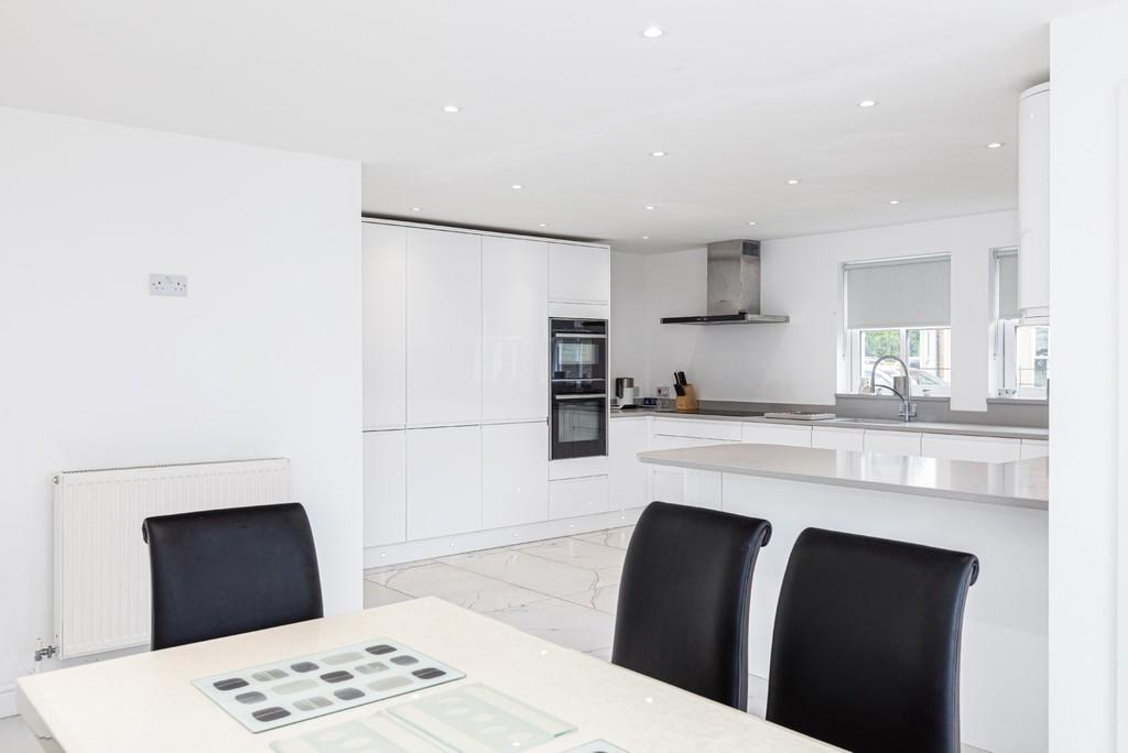 Kitchen/Breakfast...
