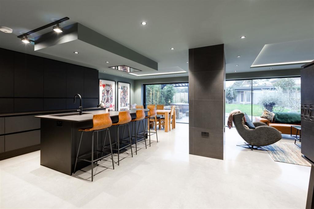 ENTERTAINING LIVING AREA