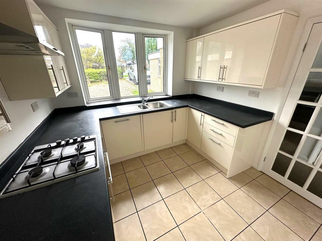 kitchen 2.jpg