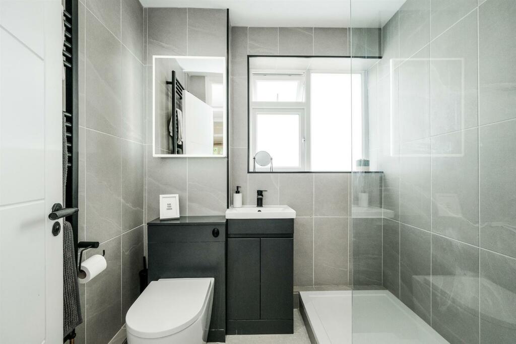 50 Ladycroft Way-9_web.jpg
