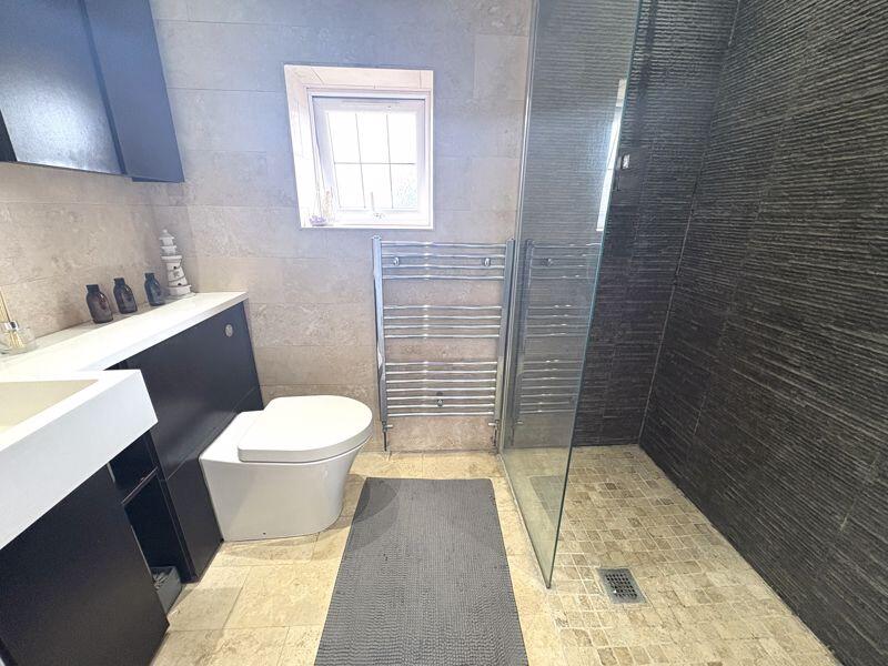 EN SUITE