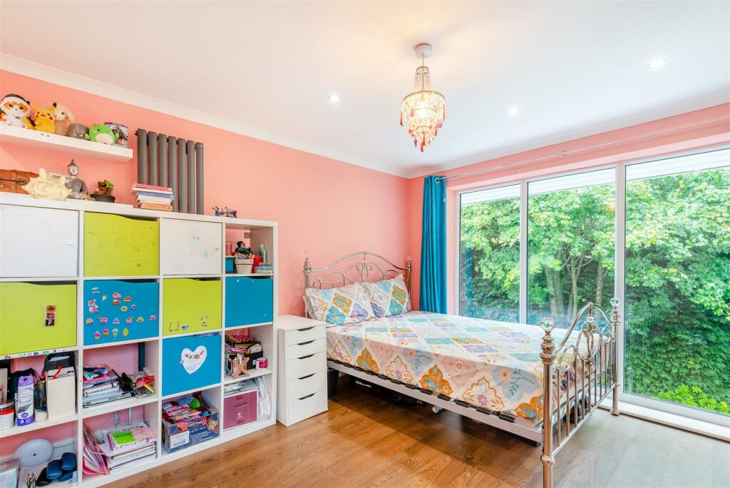 8623298-interior32.jpg