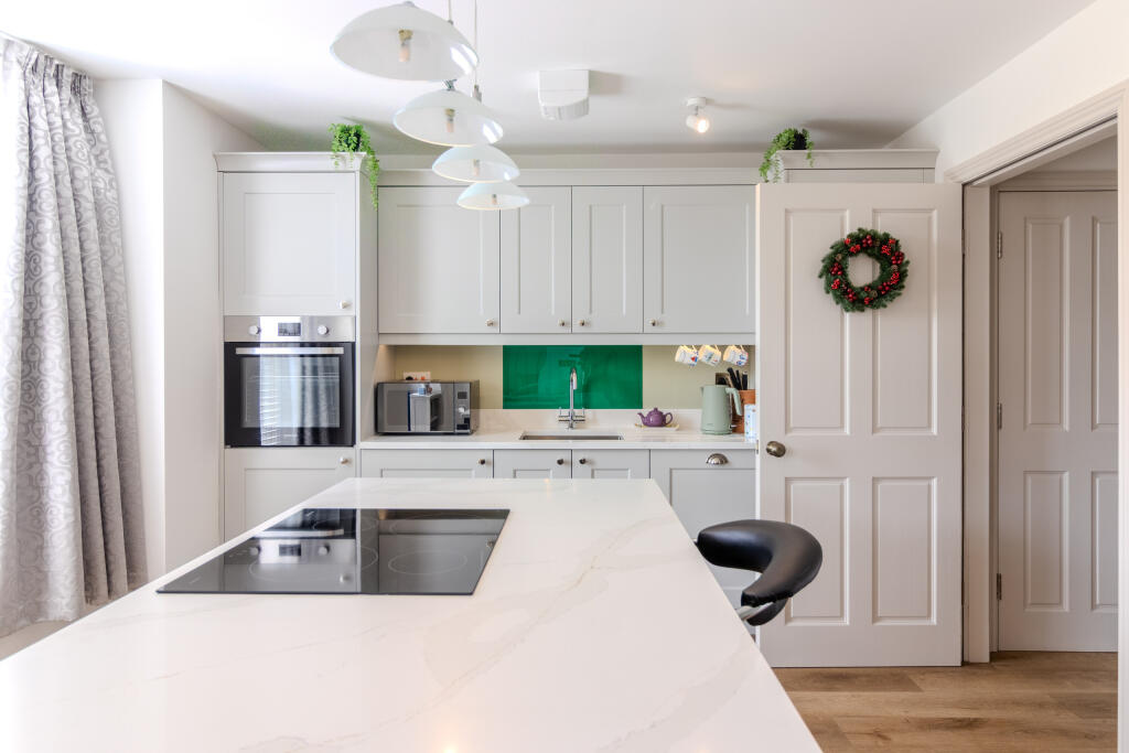 A4, Leat House (2 of 11)