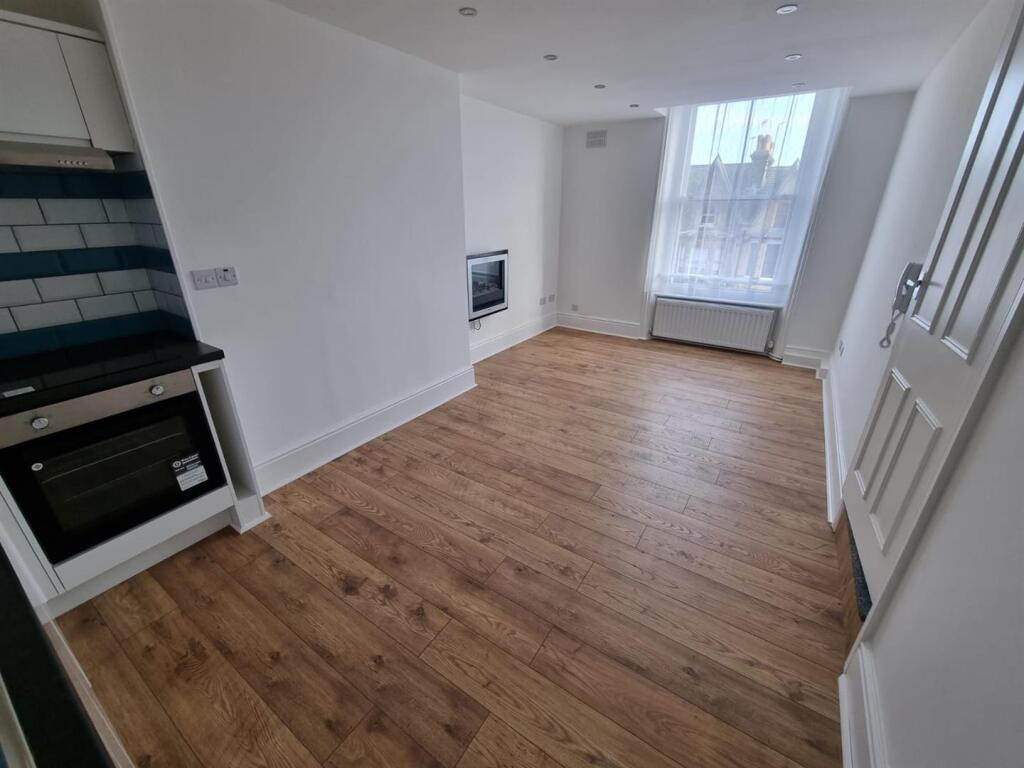 Lounge/Kitchen 2