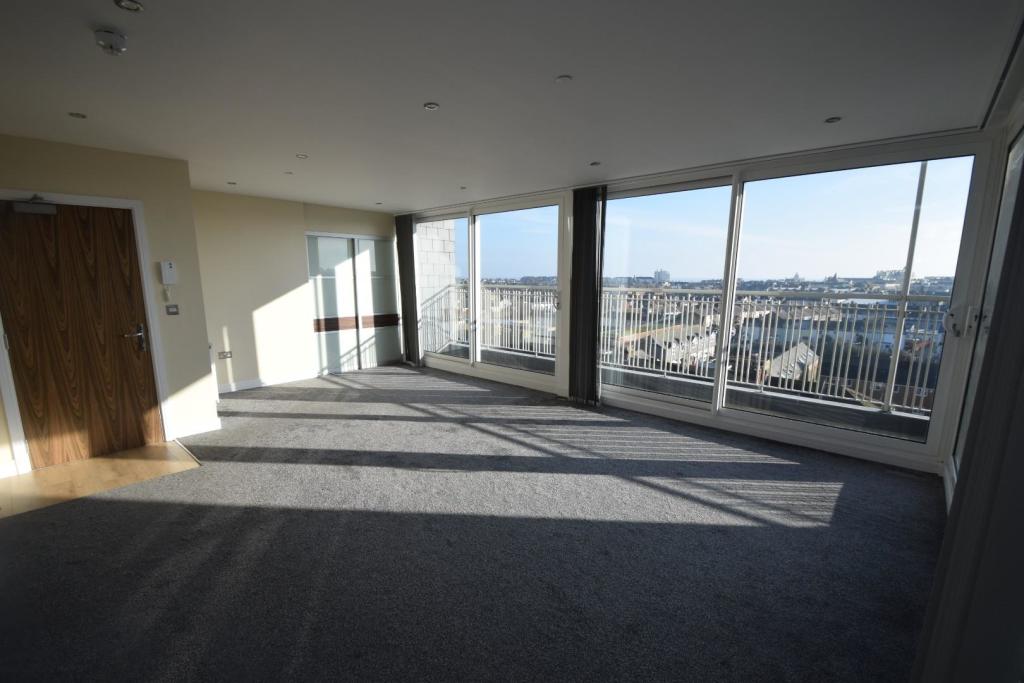 27 Esher House lounge.JPG