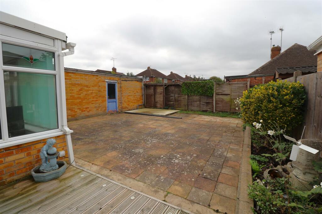 GARDEN 1.JPG