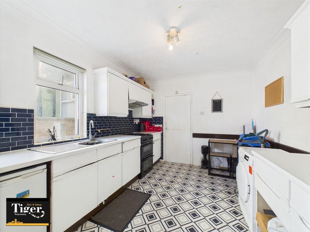 CAM02176G0-PR0575...