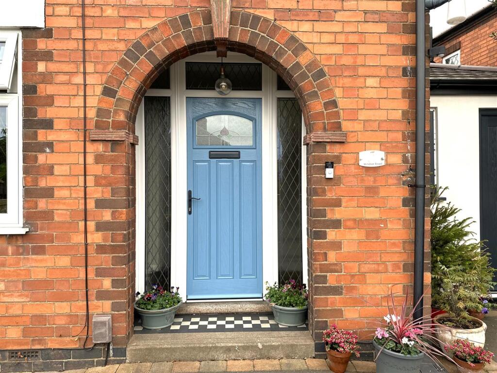 Attractive Entrance Porch 557