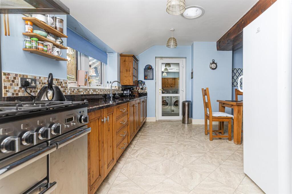 Bramleys Estate Agents - Fenay Lane (8).jpg