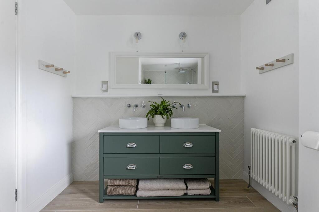 Main Ensuite