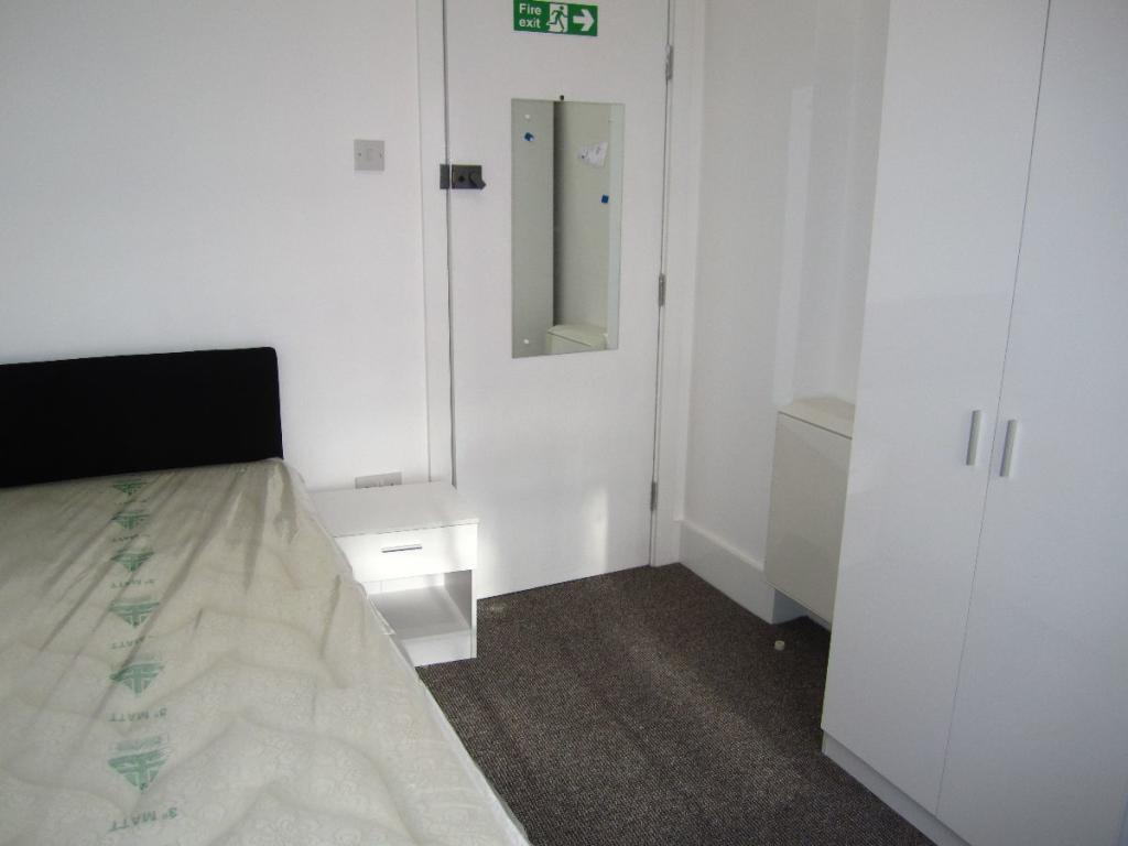 Single Room Availabl