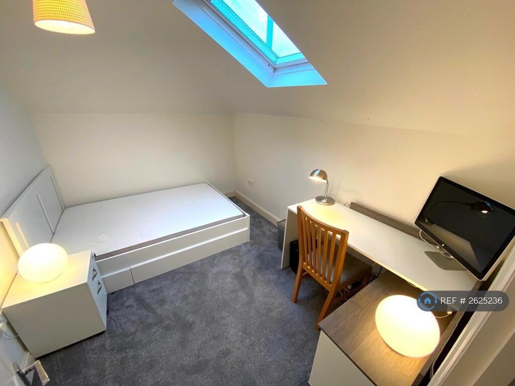 2nd Bedroom/Office With Corner Desk - Double Bed