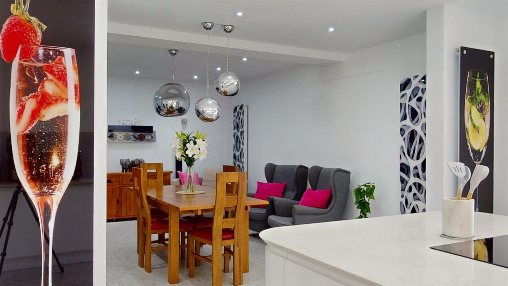 KITCHEN/DINING/FAMILY ROOM