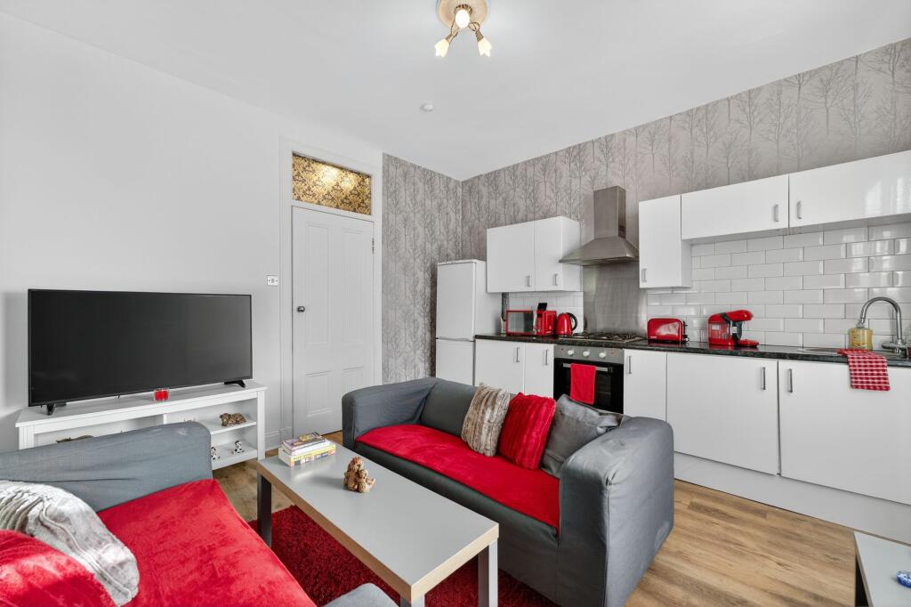 Lounge / Kitchen
