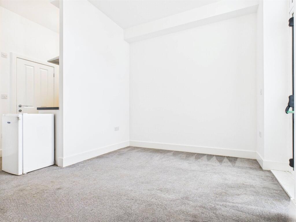 Studio Room