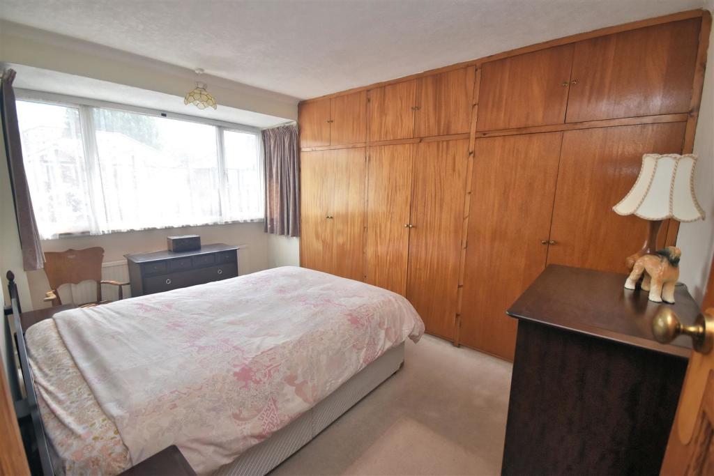 Bed 1.jpg