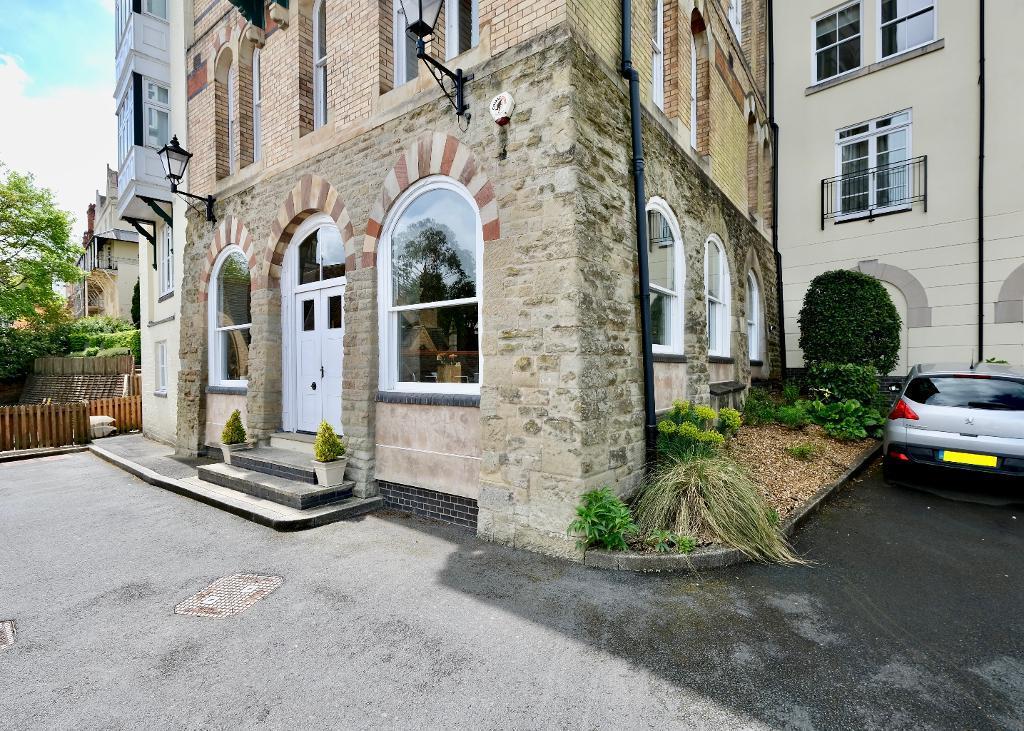 Ground floor apartment at Warwick House