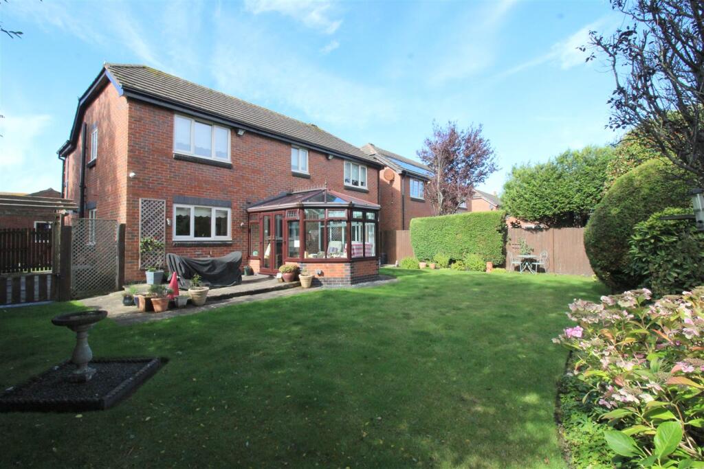 Mendip Close, outside 3.JPG