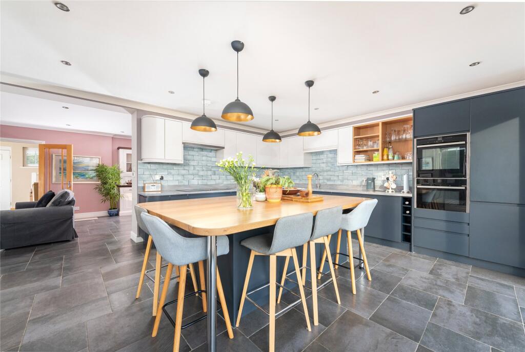Kitchen/Breakfast Rm