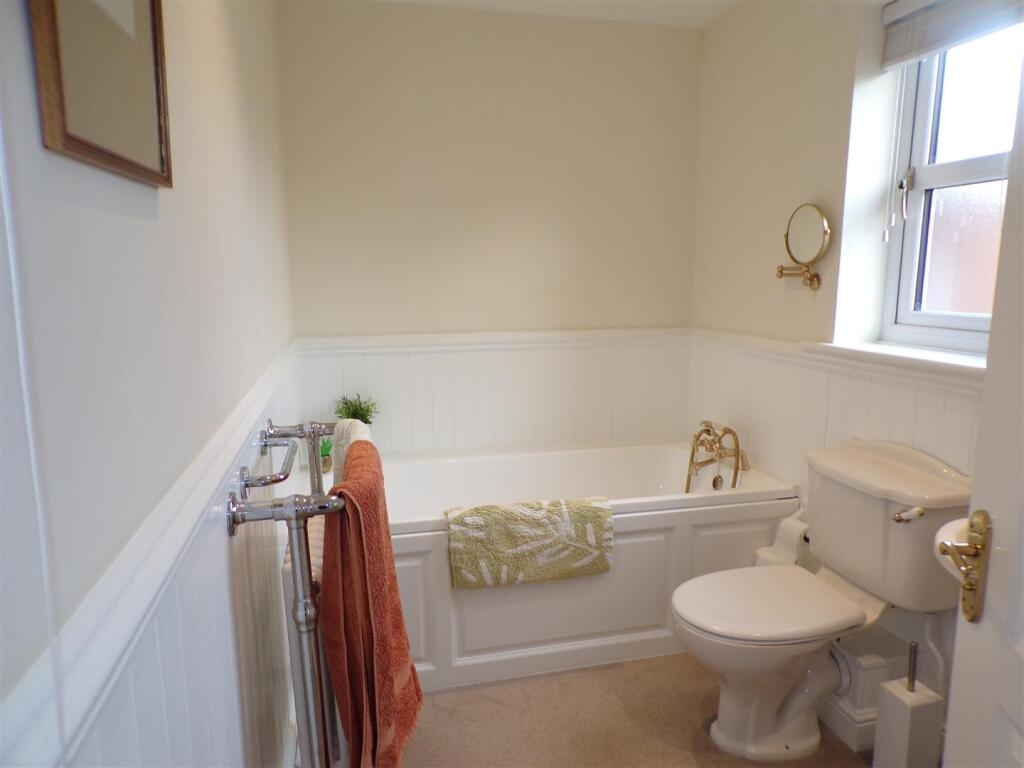 En-Suite Bathroom