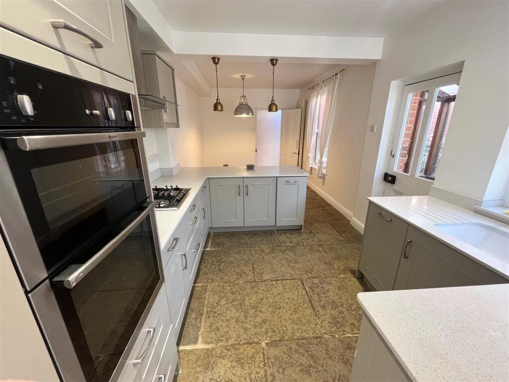 3. Kitchen.jpg