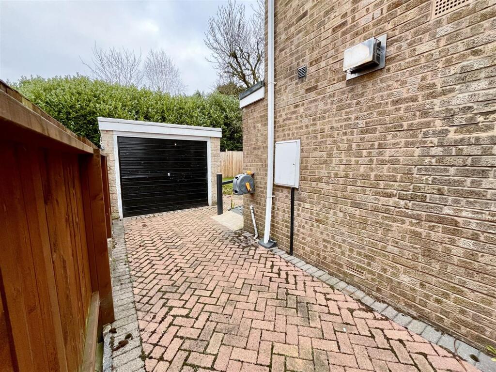 Garage &amp; Inner Driveway