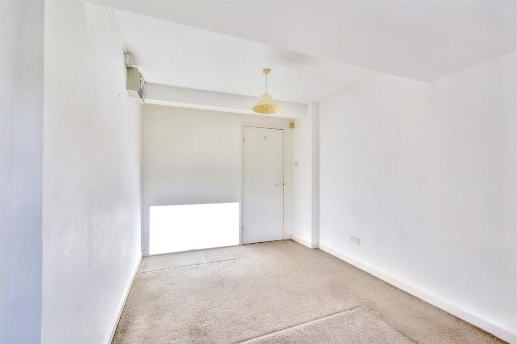Ground Floor Bedroom 1_2.jpeg