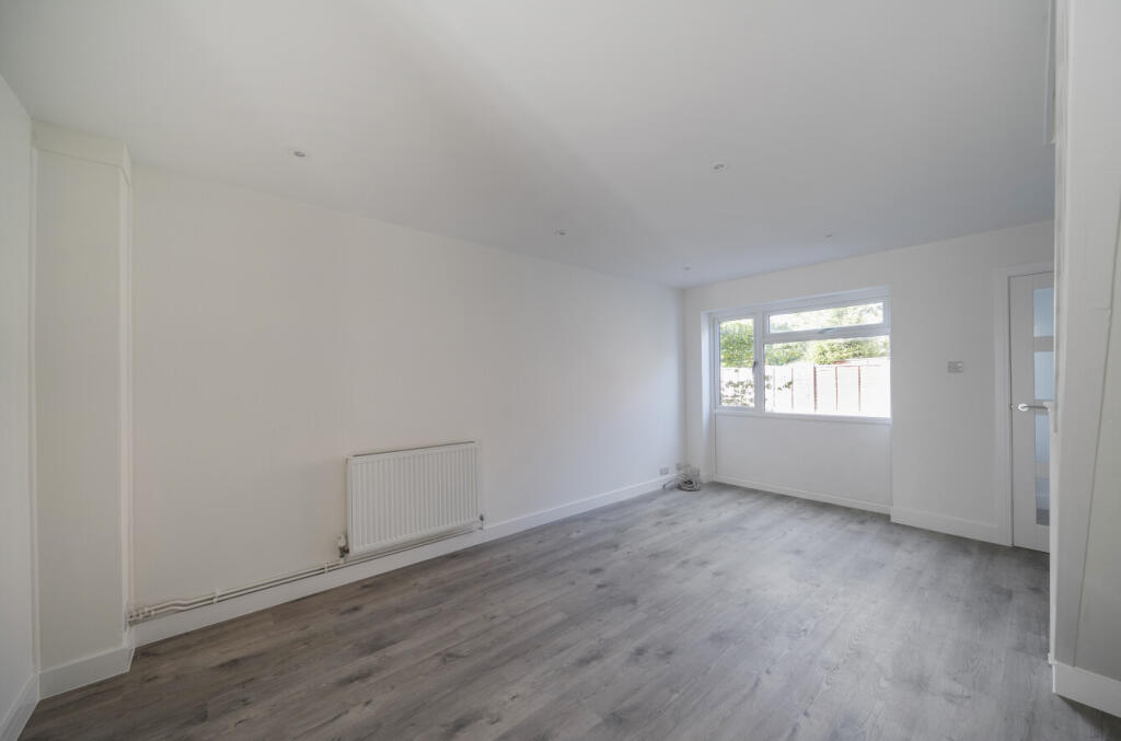 1354985-4-68c7d4b...