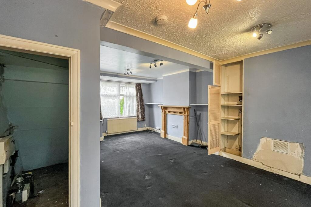 82 Hamilton Avenue, Sutton, Surrey, SM3 9RL