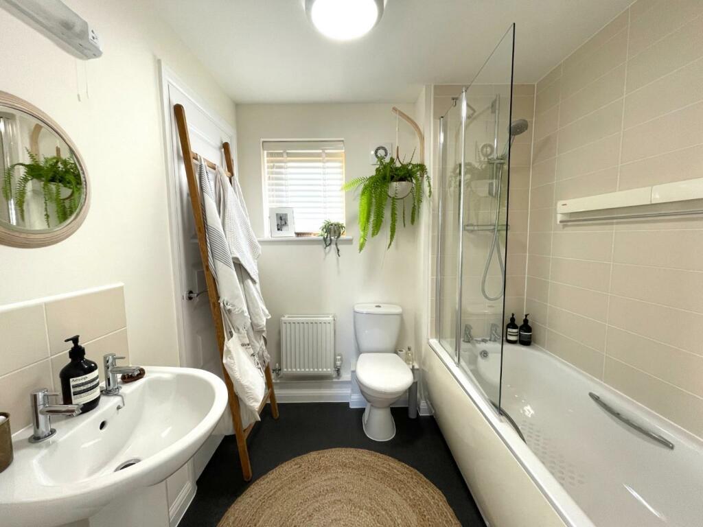 Bathroom.JPG